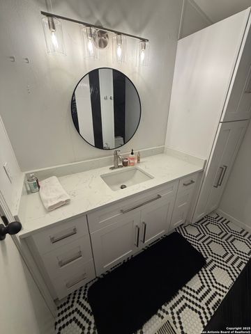 245 Laurel Creek, Pipe Creek, TX 78063