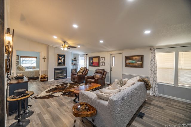 245 Laurel Creek, Pipe Creek, TX 78063