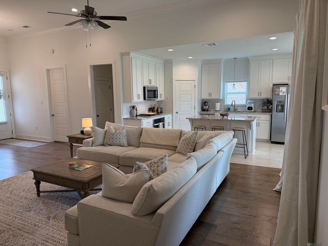 14024 Trailhead Dr, Gonzales, LA 70737