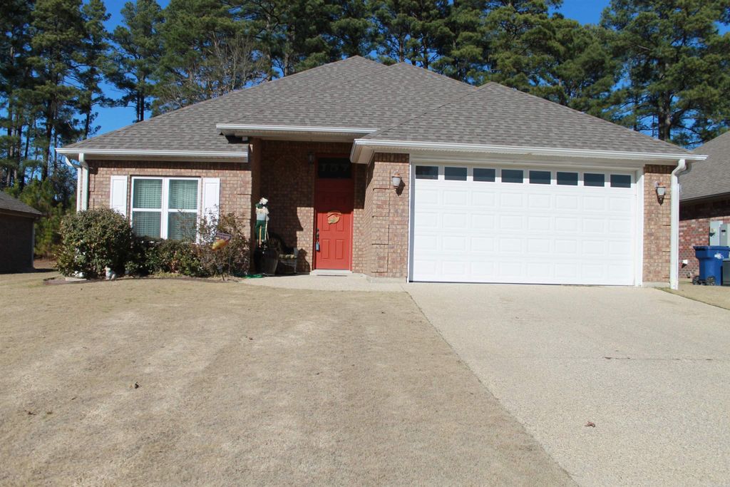 157 Waverly Circle, El Dorado, AR 71730