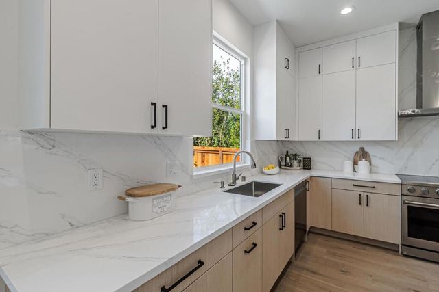 304308 Redwood Avenue, Redwood City, CA 94061