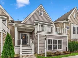 7 Meadowbrook Dr, Plymouth, MA 02360