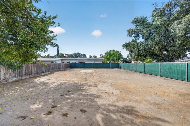 720 E Dudley Avenue, Fresno, CA 93728