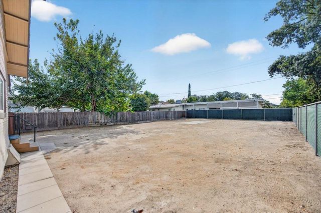 720 E Dudley Avenue, Fresno, CA 93728