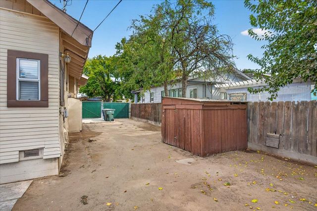 720 E Dudley Avenue, Fresno, CA 93728