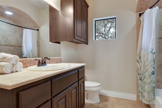 17408 Regatta View DR, Jonestown, TX 78645