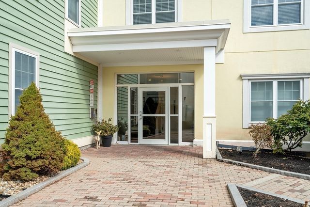 426 Main Street 205, Stoneham, MA 02180