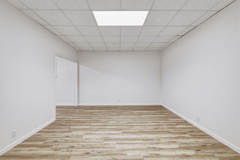 Image 10 of property listing at 2619 Sherwood Way, San Angelo, TX 76901