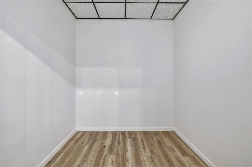 Image 15 of property listing at 2619 Sherwood Way, San Angelo, TX 76901