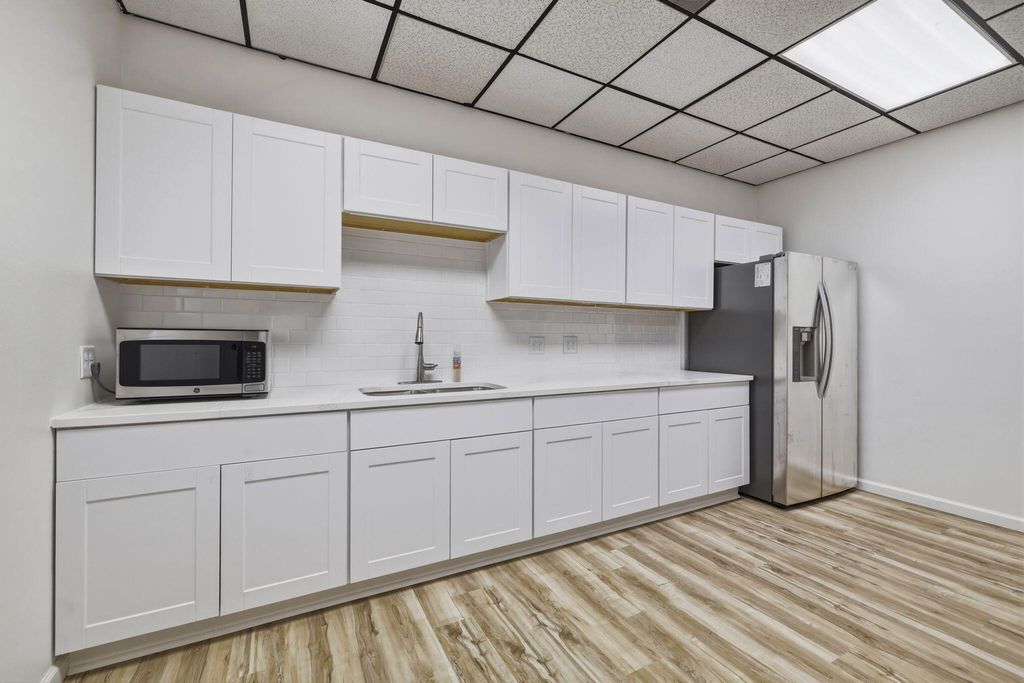 Image 17 of property listing at 2619 Sherwood Way, San Angelo, TX 76901