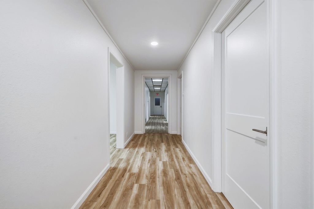 Image 19 of property listing at 2619 Sherwood Way, San Angelo, TX 76901