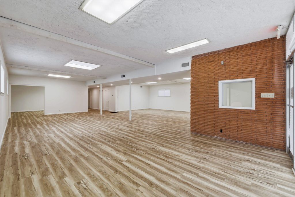 Image 2 of property listing at 2619 Sherwood Way, San Angelo, TX 76901