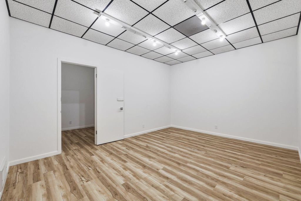 Image 21 of property listing at 2619 Sherwood Way, San Angelo, TX 76901