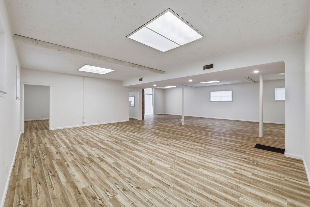 Image 7 of property listing at 2619 Sherwood Way, San Angelo, TX 76901