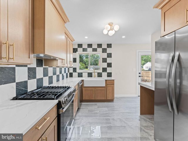 20 ROCKLAND RD, Ewing, NJ 08618
