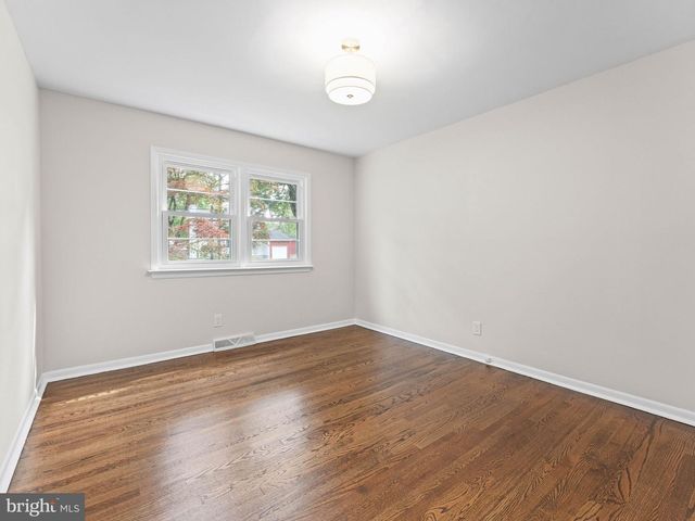 20 ROCKLAND RD, Ewing, NJ 08618