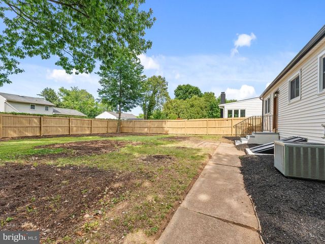 20 ROCKLAND RD, Ewing, NJ 08618