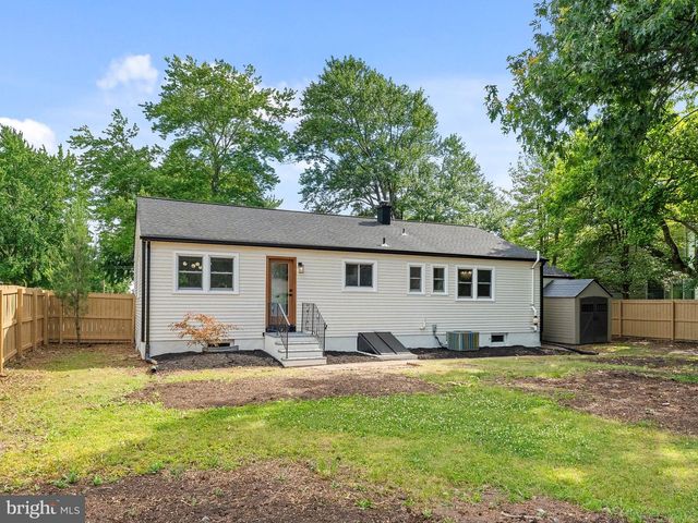20 ROCKLAND RD, Ewing, NJ 08618