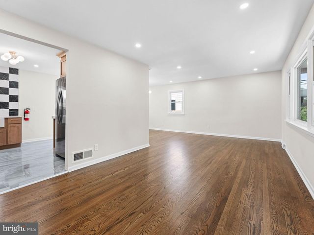 20 ROCKLAND RD, Ewing, NJ 08618