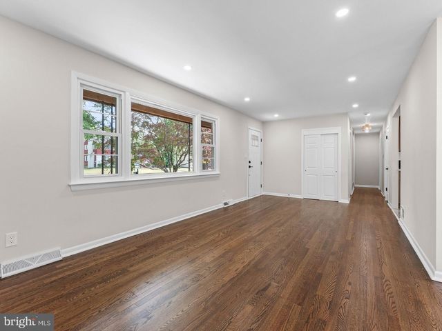 20 ROCKLAND RD, Ewing, NJ 08618