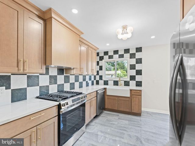 20 ROCKLAND RD, Ewing, NJ 08618