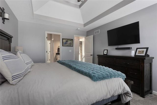 2805 Cedar Place, Tonganoxie, KS 66086