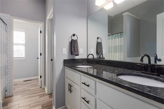 2805 Cedar Place, Tonganoxie, KS 66086