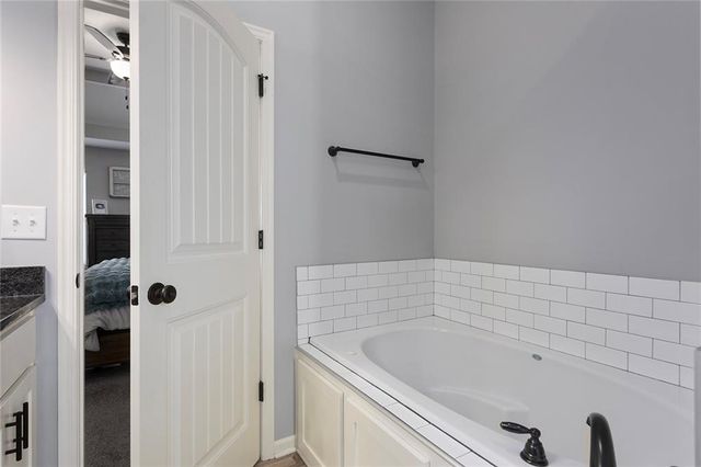 2805 Cedar Place, Tonganoxie, KS 66086