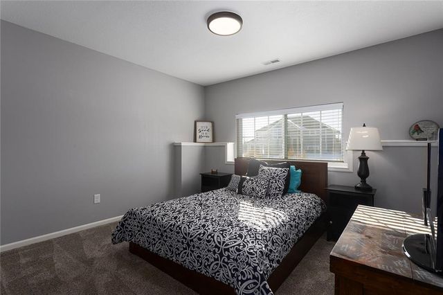 2805 Cedar Place, Tonganoxie, KS 66086