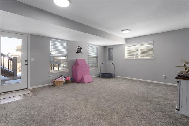 2805 Cedar Place, Tonganoxie, KS 66086