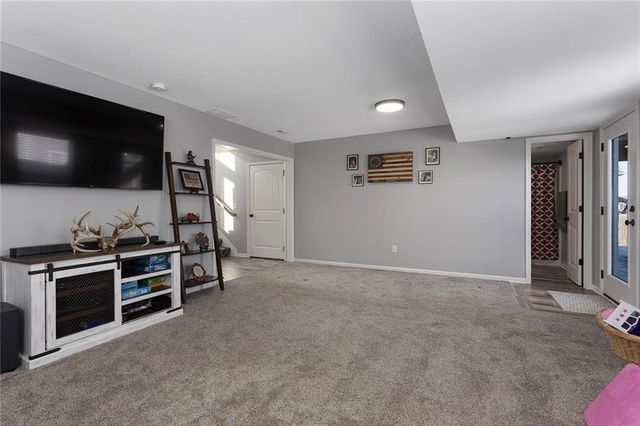 2805 Cedar Place, Tonganoxie, KS 66086