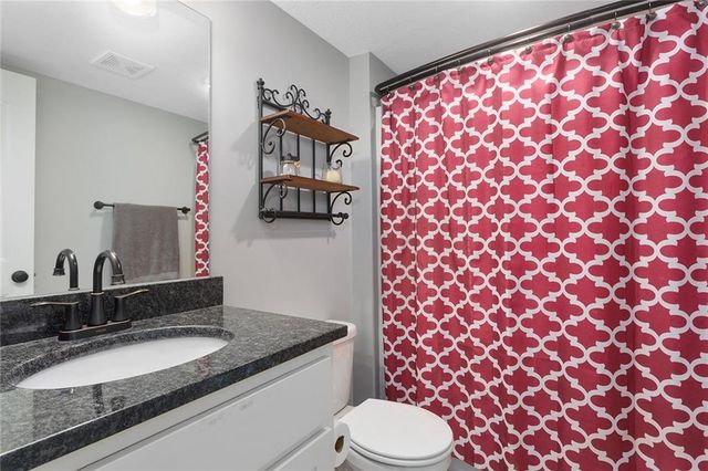 2805 Cedar Place, Tonganoxie, KS 66086