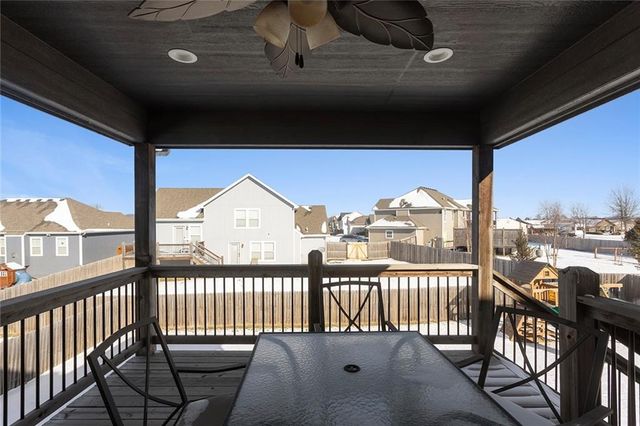 2805 Cedar Place, Tonganoxie, KS 66086