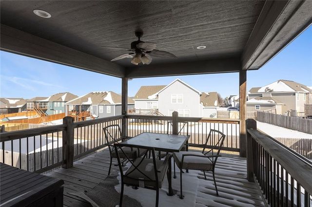 2805 Cedar Place, Tonganoxie, KS 66086