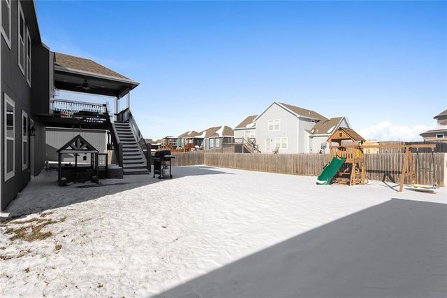 2805 Cedar Place, Tonganoxie, KS 66086