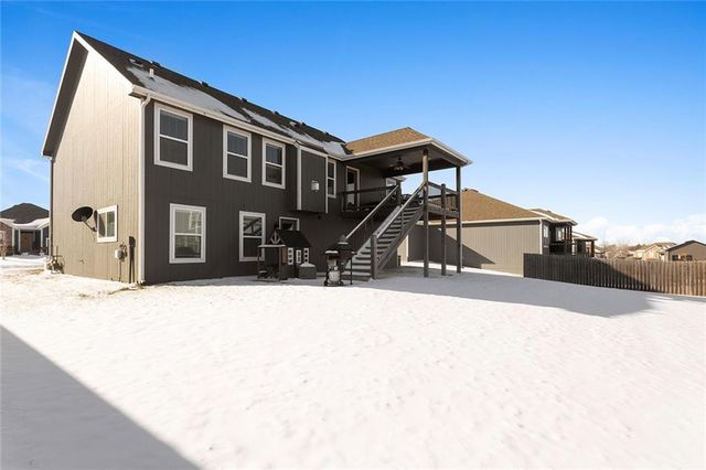 2805 Cedar Place, Tonganoxie, KS 66086