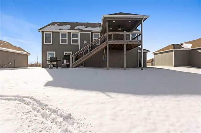 2805 Cedar Place, Tonganoxie, KS 66086