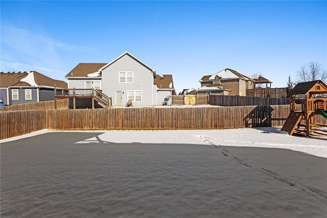 2805 Cedar Place, Tonganoxie, KS 66086