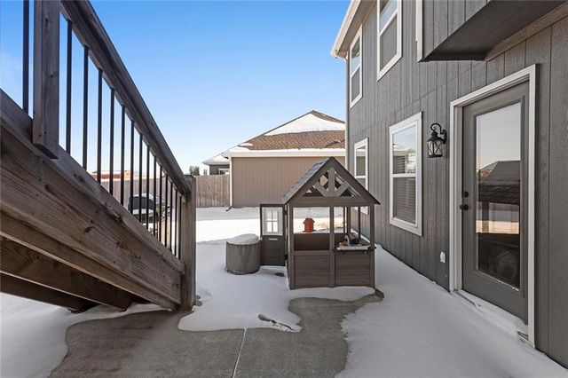 2805 Cedar Place, Tonganoxie, KS 66086