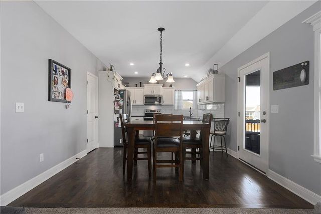 2805 Cedar Place, Tonganoxie, KS 66086