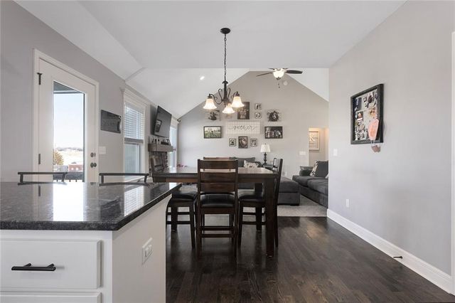 2805 Cedar Place, Tonganoxie, KS 66086