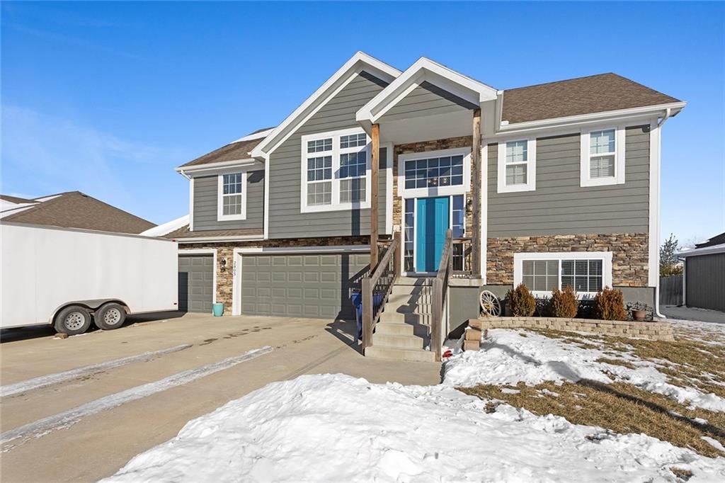 2805 Cedar Place, Tonganoxie, KS 66086