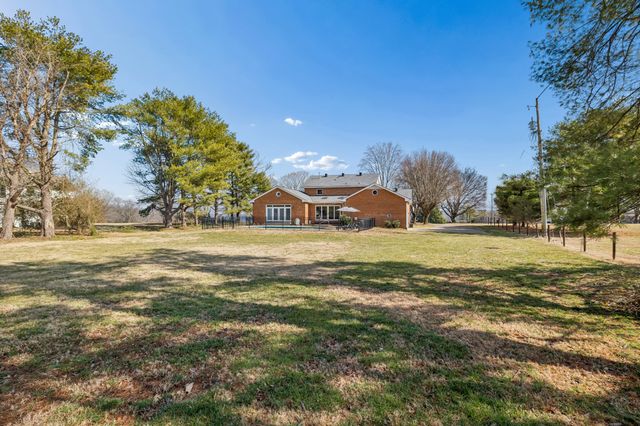 1234 Windsor Dr, Gallatin, TN 37066