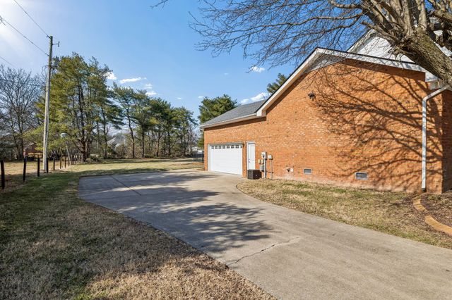 1234 Windsor Dr, Gallatin, TN 37066