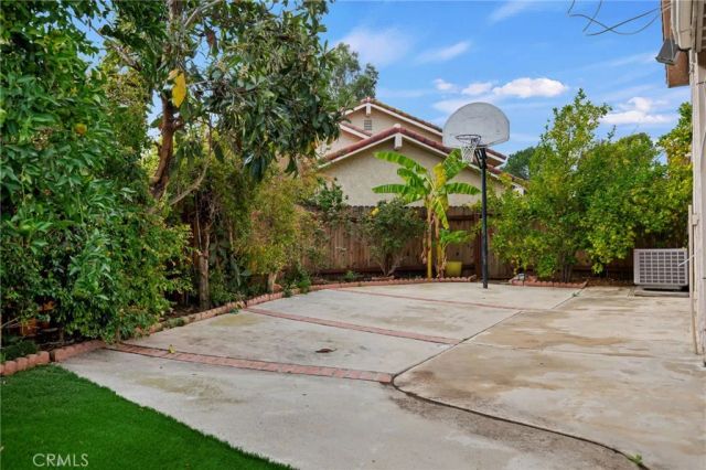 6698 Summerhill Court, Oak Park, CA 91377