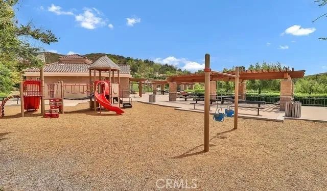 6698 Summerhill Court, Oak Park, CA 91377