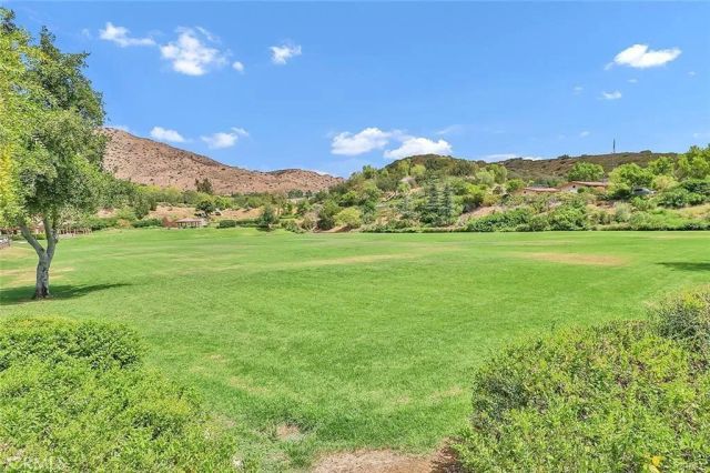 6698 Summerhill Court, Oak Park, CA 91377