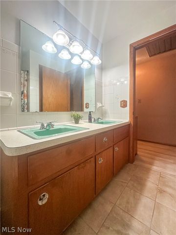 1525 Bellvue Drive, Niles, OH 44446