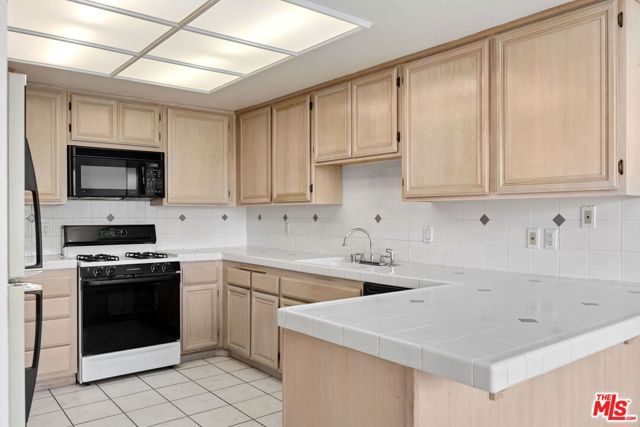 14050 Magnolia Boulevard 316, Sherman Oaks, CA 91423