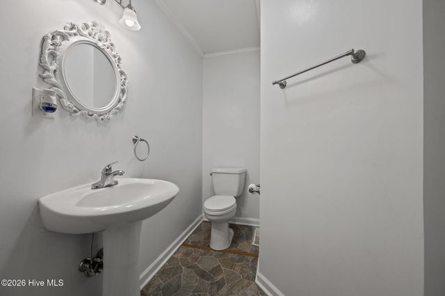 700 Henderson Drive, Jacksonville, NC 28540